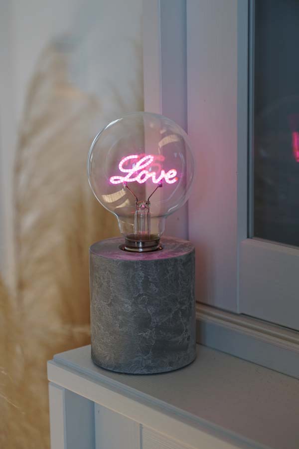 Lucia - Tischleuchte, Betonoptiksockel mit LED-Lampe „Love -pink-.jpg
